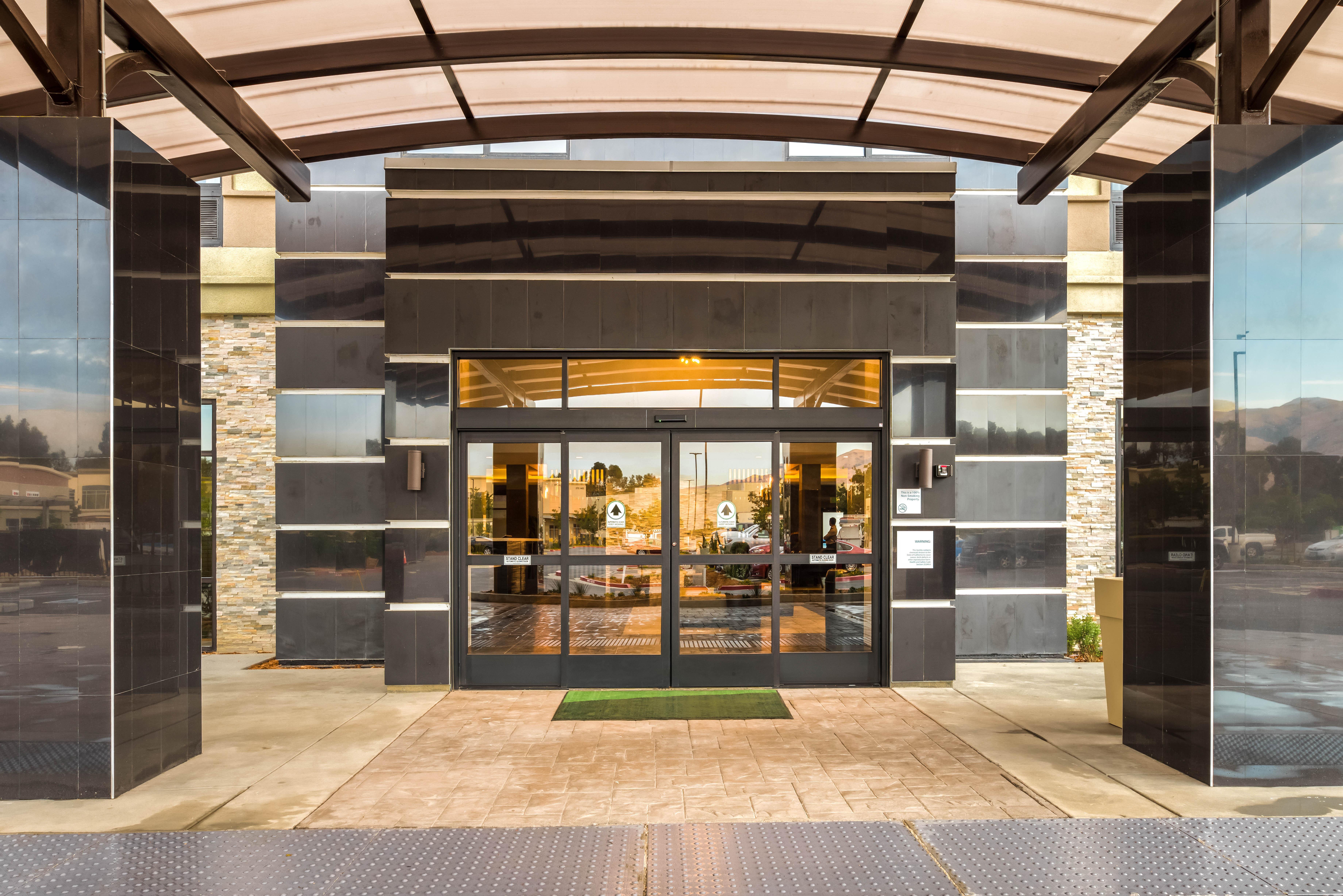 Holiday Inn Hotel & Suites Silicon Valley - Milpitas By Ihg Exterior foto